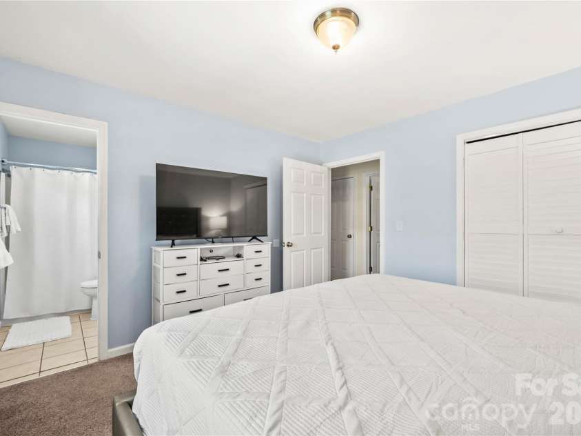 12 Sydney Lane, Asheville, NC 28806.  MLS# CAR4415588, YatesRealty ID 48941. 