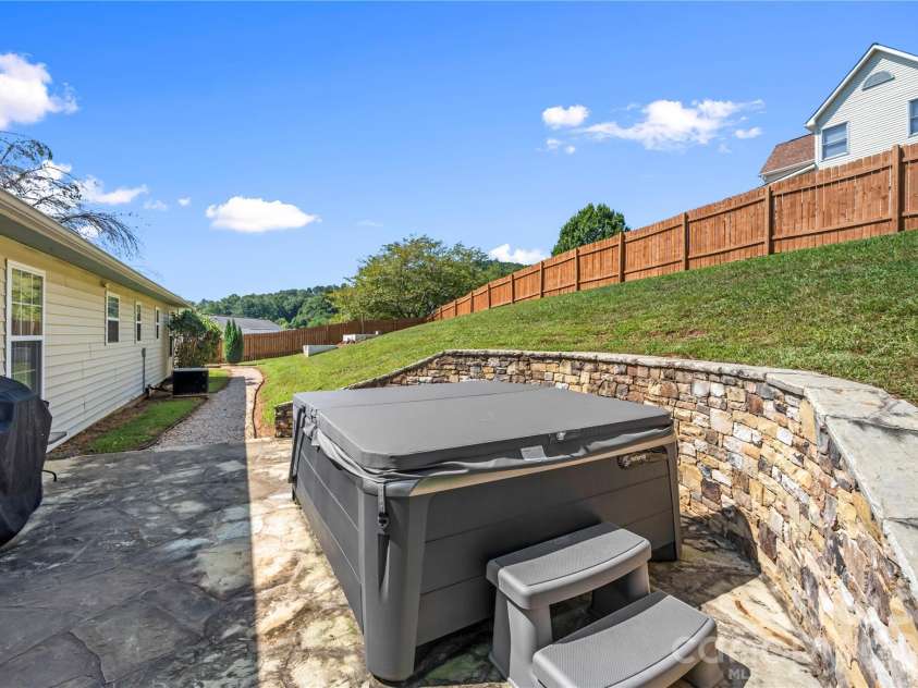 12 Sydney Lane, Asheville, NC 28806.  MLS# CAR4415588, YatesRealty ID 48941. 