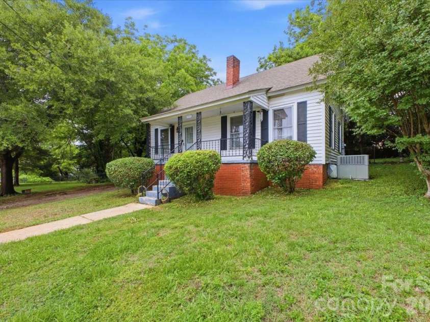 8512 Colgate Circle, Charlotte, NC 28214.  MLS# CAR4421835, YatesRealty ID 48942. 