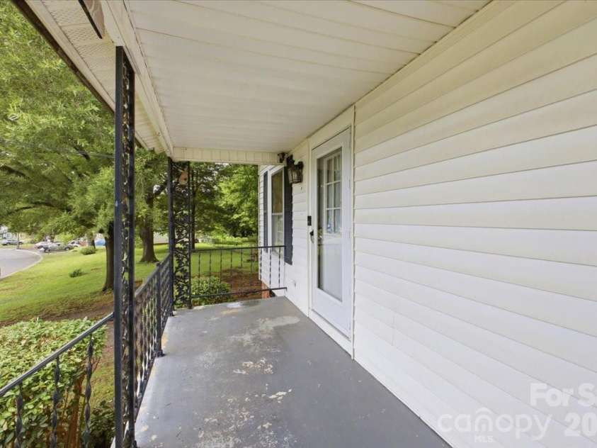 8512 Colgate Circle, Charlotte, NC 28214.  MLS# CAR4421835, YatesRealty ID 48942. 