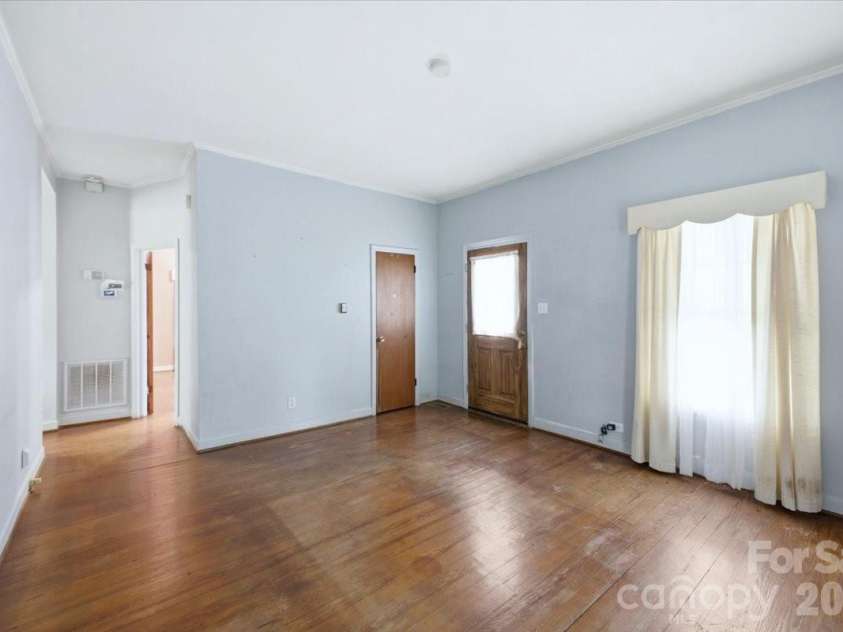 8512 Colgate Circle, Charlotte, NC 28214.  MLS# CAR4421835, YatesRealty ID 48942. 