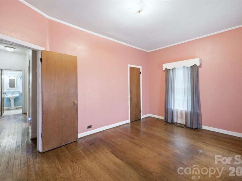 8512 Colgate Circle, Charlotte, NC 28214.  MLS# CAR4421835, YatesRealty ID 48942. 