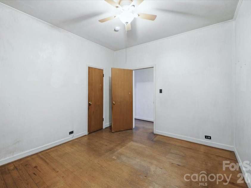 8512 Colgate Circle, Charlotte, NC 28214.  MLS# CAR4421835, YatesRealty ID 48942. 
