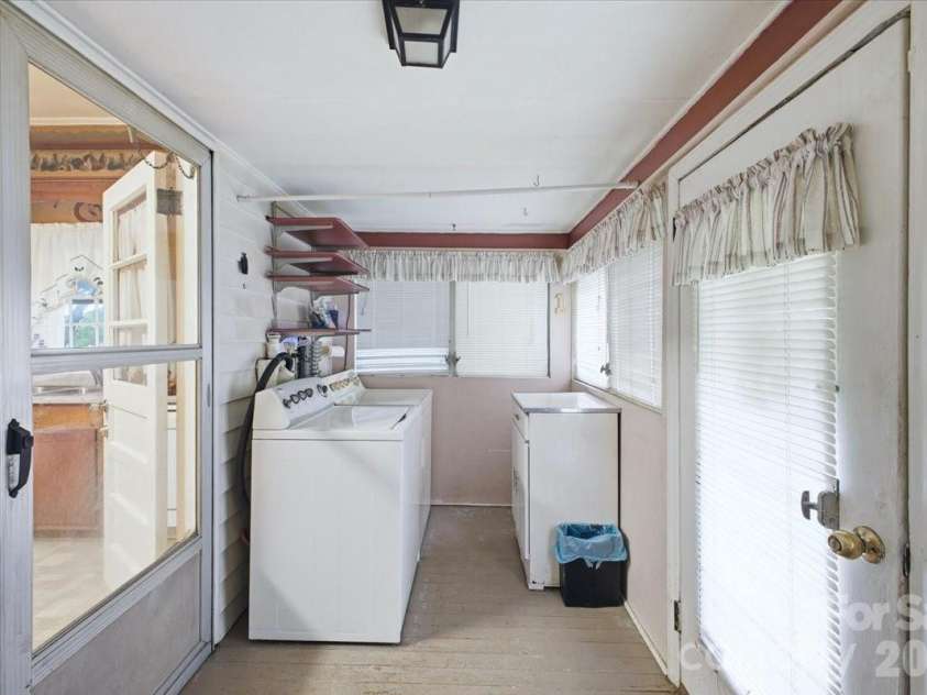 8512 Colgate Circle, Charlotte, NC 28214.  MLS# CAR4421835, YatesRealty ID 48942. 