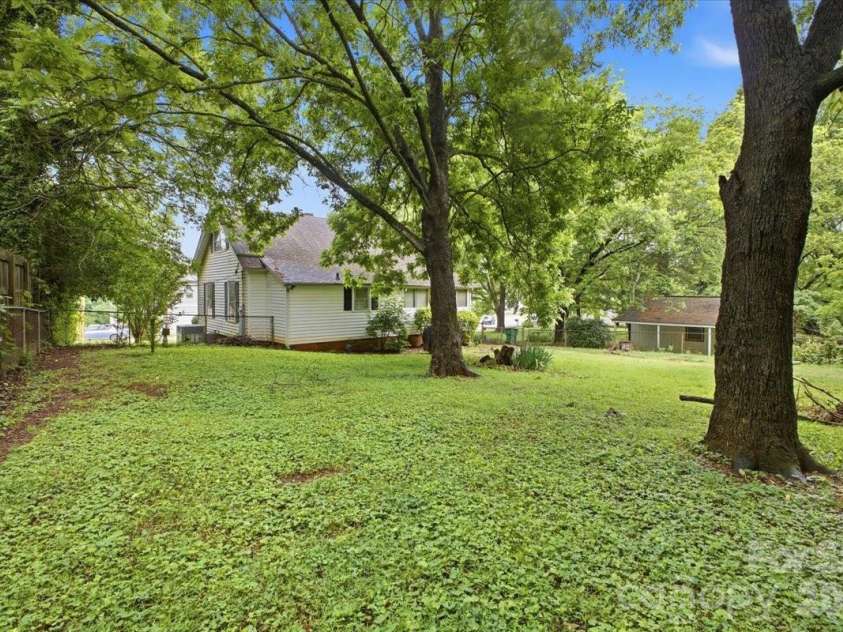 8512 Colgate Circle, Charlotte, NC 28214.  MLS# CAR4421835, YatesRealty ID 48942. 