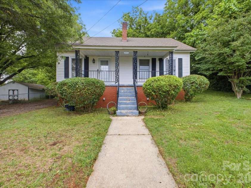 8512 Colgate Circle, Charlotte, NC 28214.  MLS# CAR4421835, YatesRealty ID 48942. 