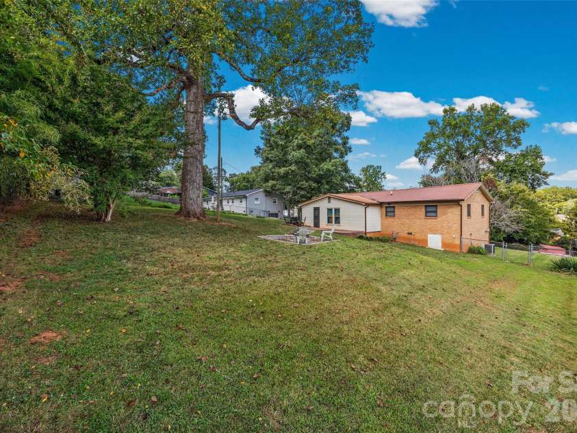 2435 Lewiston Drive, Gastonia, NC 28054.  MLS# CAR4420710, YatesRealty ID 48943. 