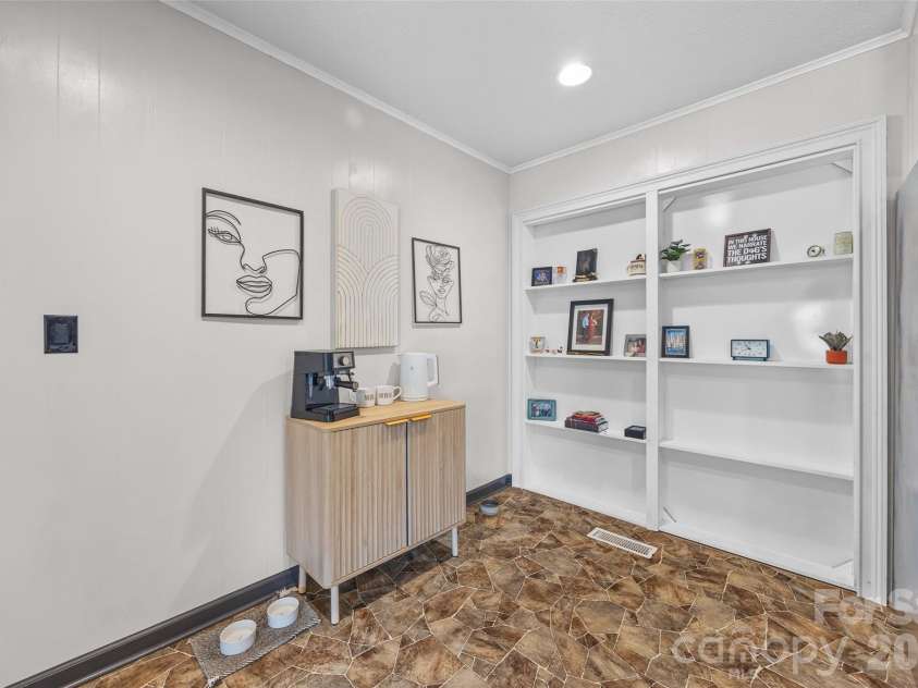 2435 Lewiston Drive, Gastonia, NC 28054.  MLS# CAR4420710, YatesRealty ID 48943. Breakfast Area