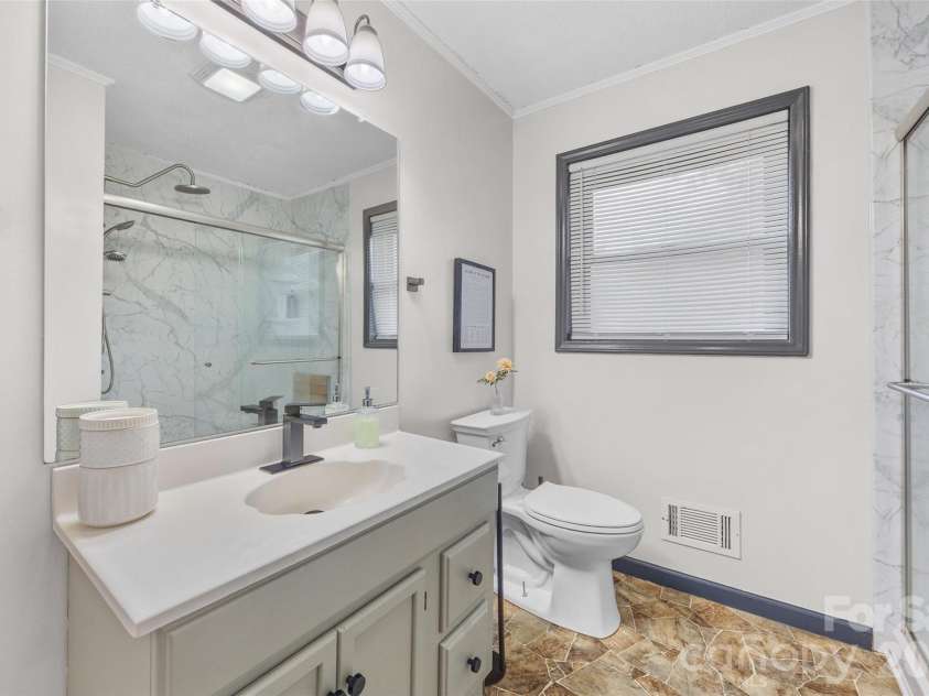 2435 Lewiston Drive, Gastonia, NC 28054.  MLS# CAR4420710, YatesRealty ID 48943. Full Bath