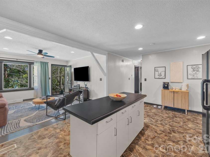 2435 Lewiston Drive, Gastonia, NC 28054.  MLS# CAR4420710, YatesRealty ID 48943. Kitchen
