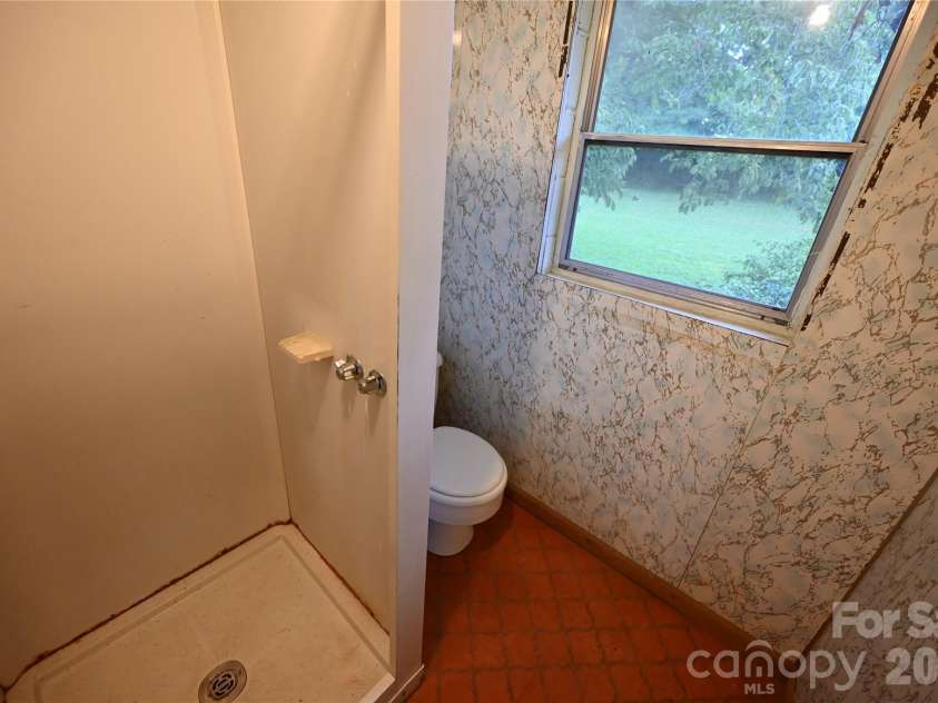 105 Owens Avenue, Drexel, NC 28690.  MLS# CAR4420529, YatesRealty ID 48945. 2nd LQ BA