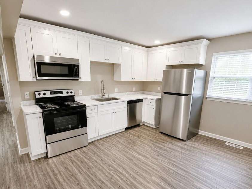 2756 Coronet Way, Charlotte, NC 28208.  MLS# CAR4421622, YatesRealty ID 48946. 