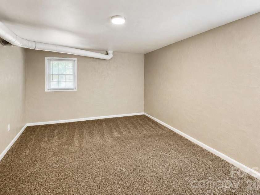 2756 Coronet Way, Charlotte, NC 28208.  MLS# CAR4421622, YatesRealty ID 48946. 