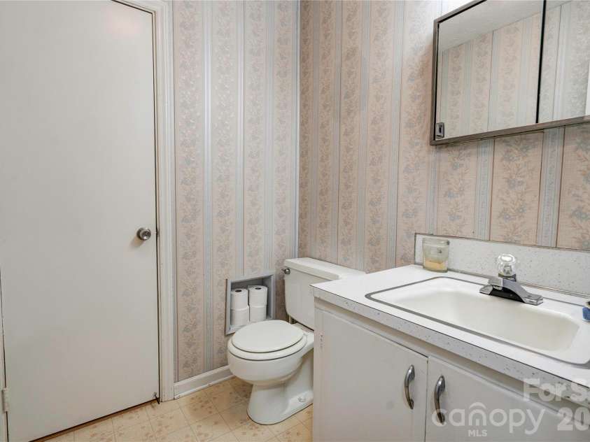 109 Delmar Road, Shelby, NC 28152.  MLS# CAR4421602, YatesRealty ID 48947. Half Bath