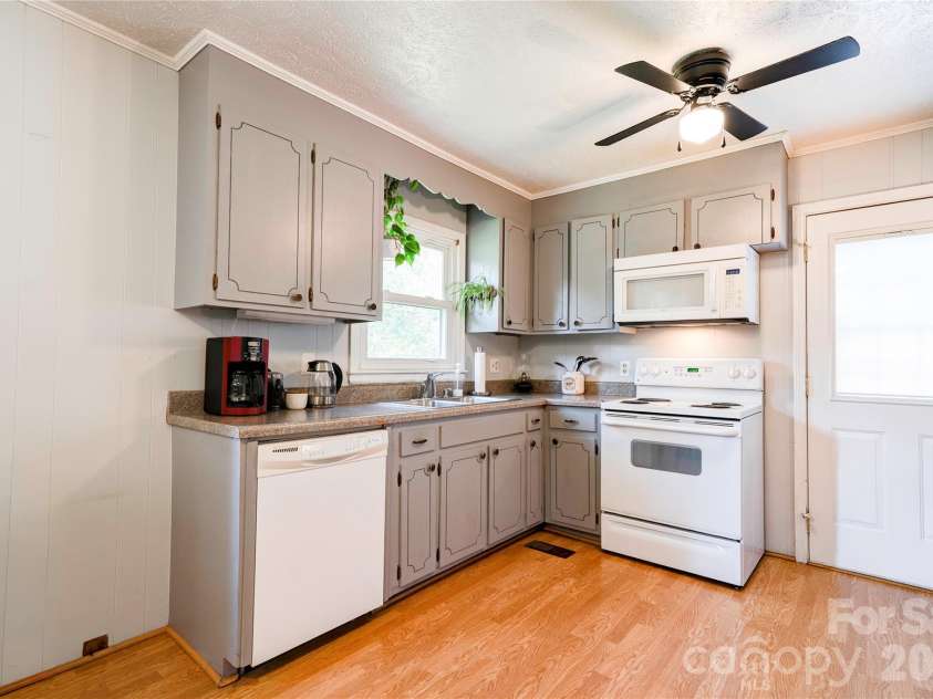 109 Delmar Road, Shelby, NC 28152.  MLS# CAR4421602, YatesRealty ID 48947. Kitchen