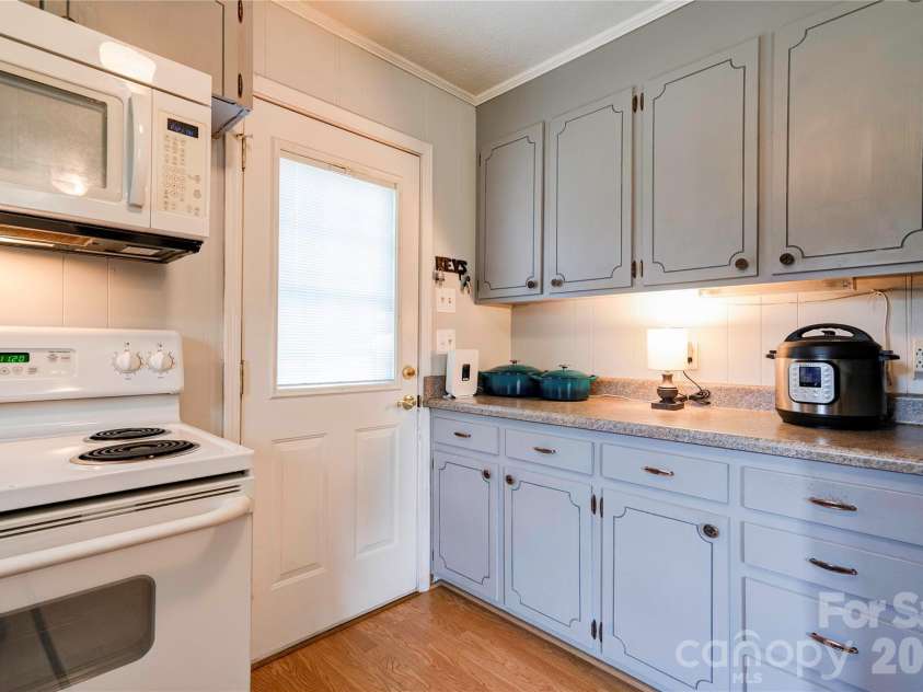 109 Delmar Road, Shelby, NC 28152.  MLS# CAR4421602, YatesRealty ID 48947. Kitchen
