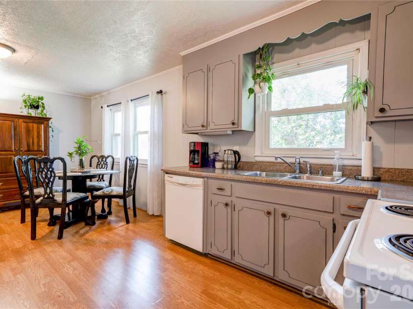 109 Delmar Road, Shelby, NC 28152.  MLS# CAR4421602, YatesRealty ID 48947. Kitchen/Dining