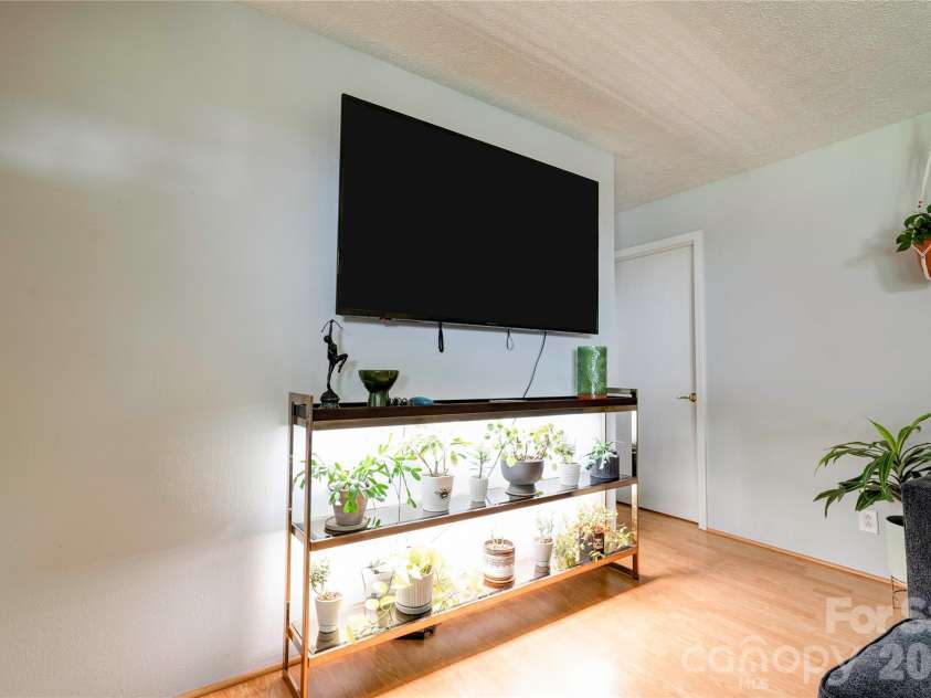 109 Delmar Road, Shelby, NC 28152.  MLS# CAR4421602, YatesRealty ID 48947. Living Room