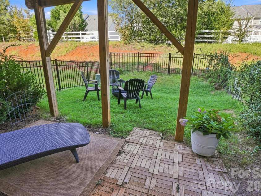 2586 Grantham Place Drive, Fort Mill, SC 29715.  MLS# CAR4419545, YatesRealty ID 48949. 