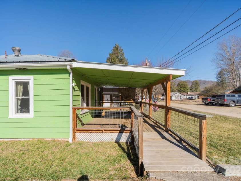 21 Sellers Road, Clyde, NC 28721.  MLS# CAR4228545, YatesRealty ID 4895. 