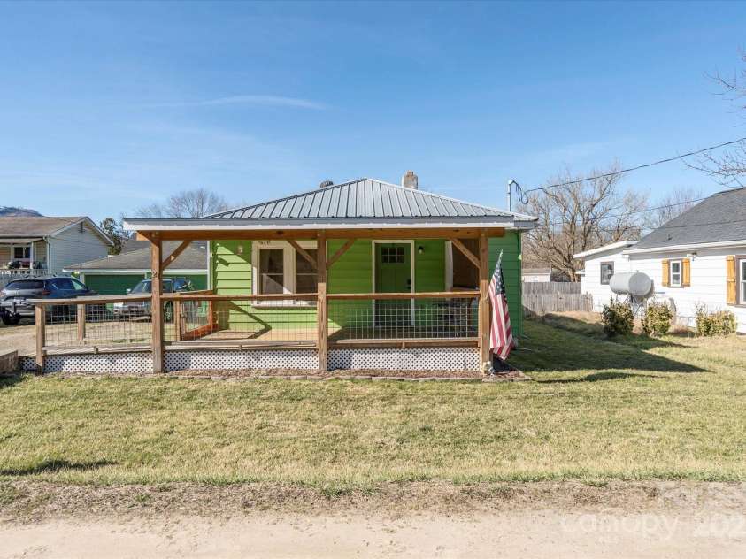 21 Sellers Road, Clyde, NC 28721.  MLS# CAR4228545, YatesRealty ID 4895. 