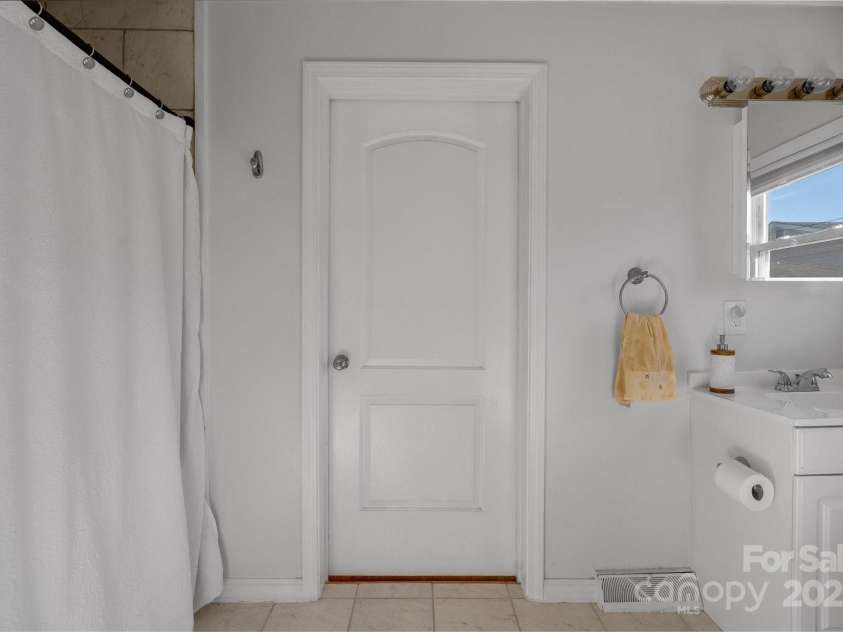 21 Sellers Road, Clyde, NC 28721.  MLS# CAR4228545, YatesRealty ID 4895. Jack and Jill bathroom is accessible from two bedrooms