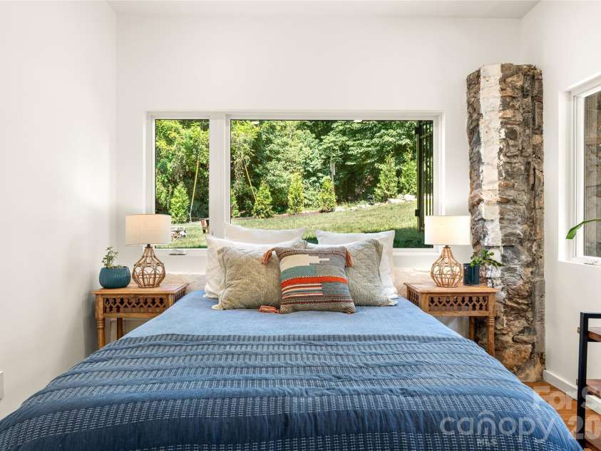 4 Roberts Street, Asheville, NC 28801.  MLS# CAR4419895, YatesRealty ID 48950. 