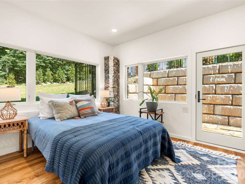 4 Roberts Street, Asheville, NC 28801.  MLS# CAR4419895, YatesRealty ID 48950. 