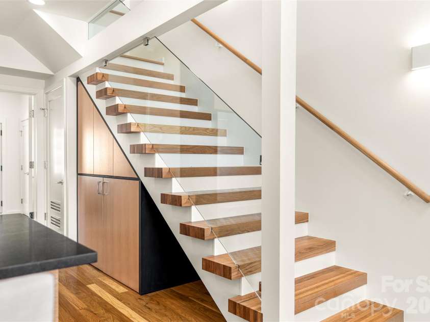 4 Roberts Street, Asheville, NC 28801.  MLS# CAR4419895, YatesRealty ID 48950. 