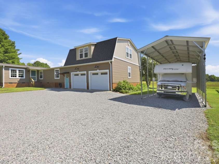 670 & 552 Whitley Road, Siler City, NC 27344.  MLS# CAR4421860, YatesRealty ID 48951. 