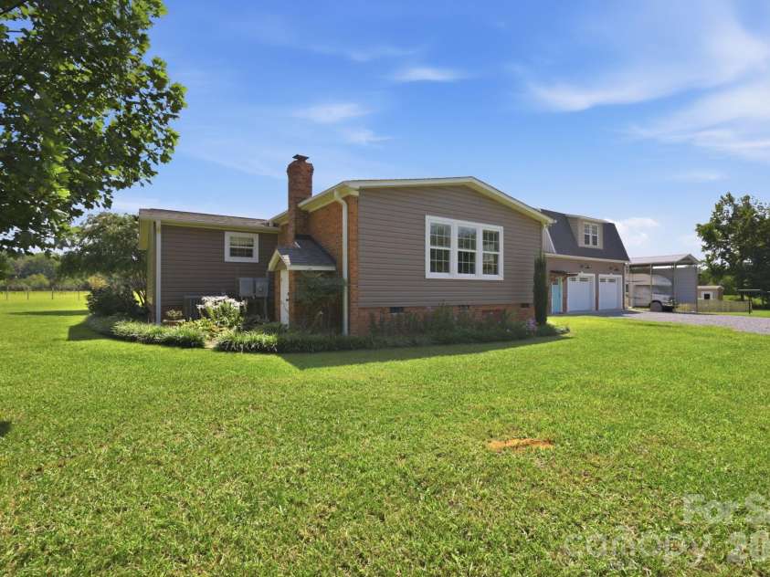 670 & 552 Whitley Road, Siler City, NC 27344.  MLS# CAR4421860, YatesRealty ID 48951. 