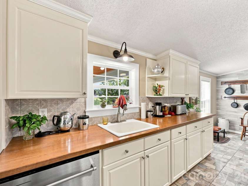670 & 552 Whitley Road, Siler City, NC 27344.  MLS# CAR4421860, YatesRealty ID 48951. 