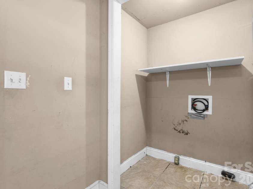 2823 39th Avenue, Hickory, NC 28601.  MLS# CAR4421655, YatesRealty ID 48952. 