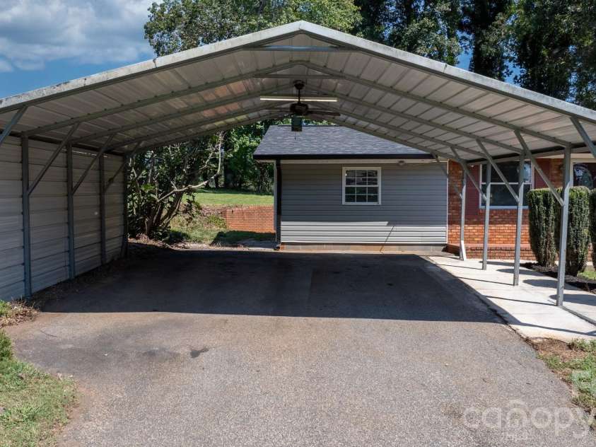 2823 39th Avenue, Hickory, NC 28601.  MLS# CAR4421655, YatesRealty ID 48952. 