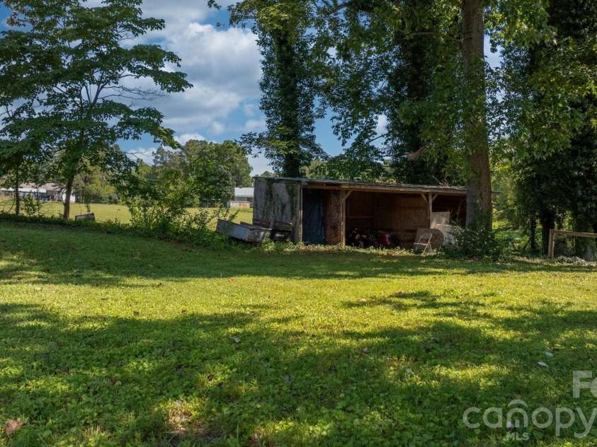 2823 39th Avenue, Hickory, NC 28601.  MLS# CAR4421655, YatesRealty ID 48952. 