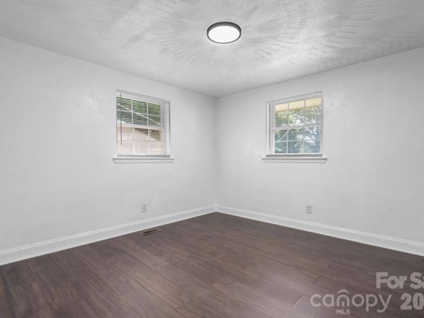 2823 39th Avenue, Hickory, NC 28601.  MLS# CAR4421655, YatesRealty ID 48952. Bedroom 3