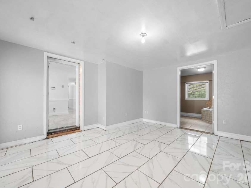 2823 39th Avenue, Hickory, NC 28601.  MLS# CAR4421655, YatesRealty ID 48952. Bonus room