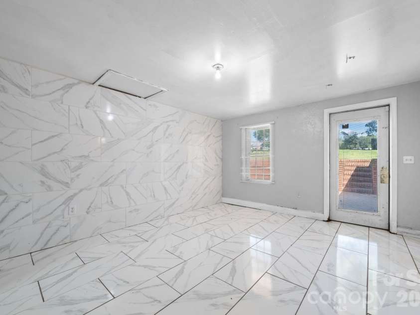 2823 39th Avenue, Hickory, NC 28601.  MLS# CAR4421655, YatesRealty ID 48952. Bonus room
