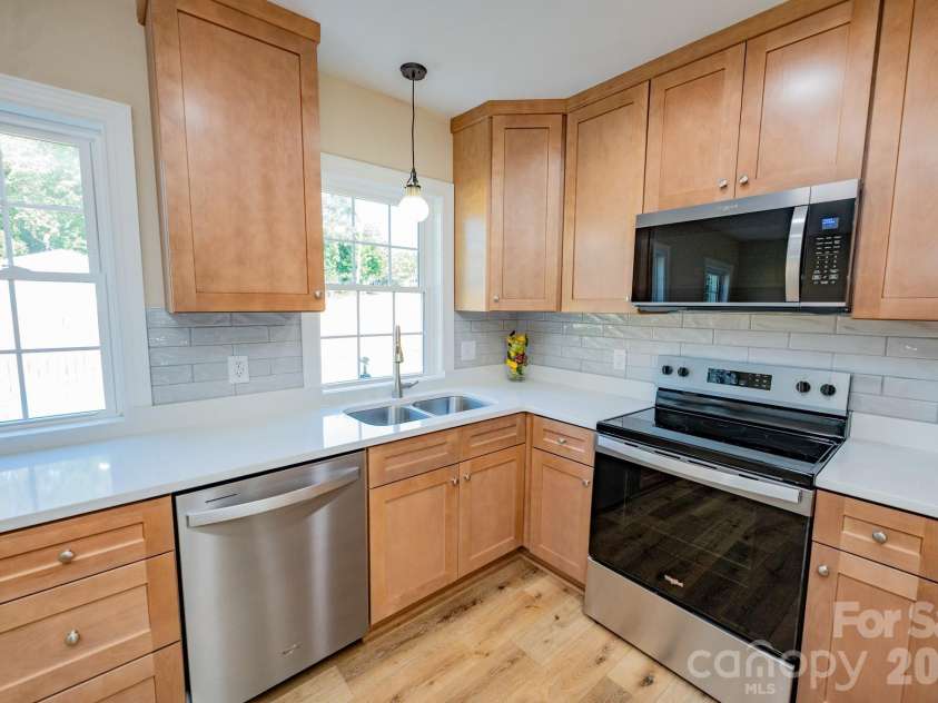 118 Alexander Street, Forest City, NC 28043.  MLS# CAR4419932, YatesRealty ID 48953. 