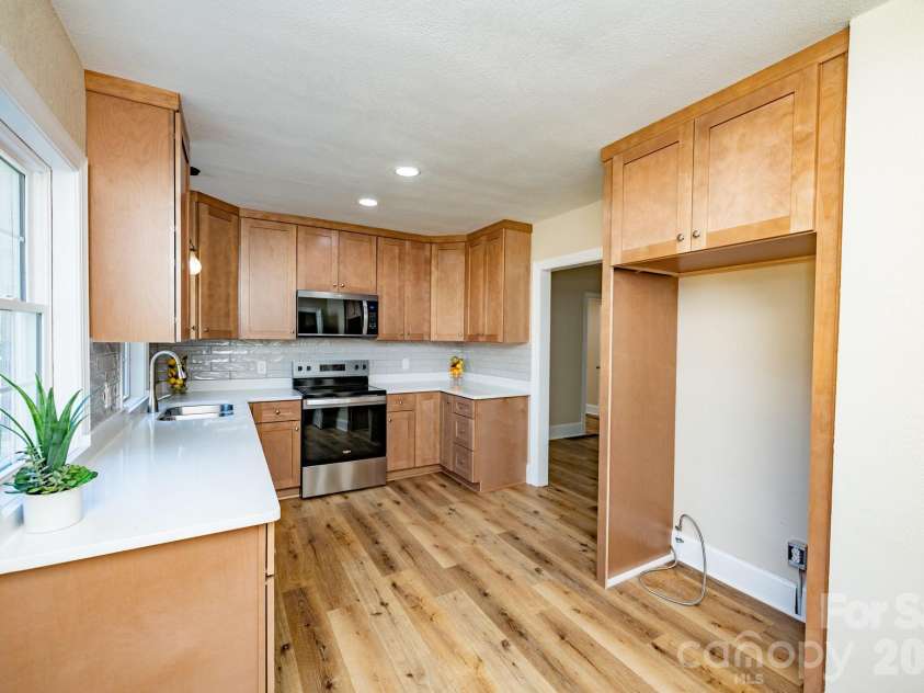 118 Alexander Street, Forest City, NC 28043.  MLS# CAR4419932, YatesRealty ID 48953. 