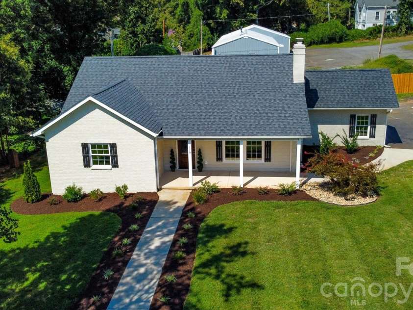 118 Alexander Street, Forest City, NC 28043.  MLS# CAR4419932, YatesRealty ID 48953. 