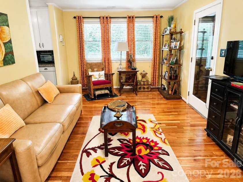 2925 4th Street Drive, Hickory, NC 28601.  MLS# CAR4420149, YatesRealty ID 48954. 