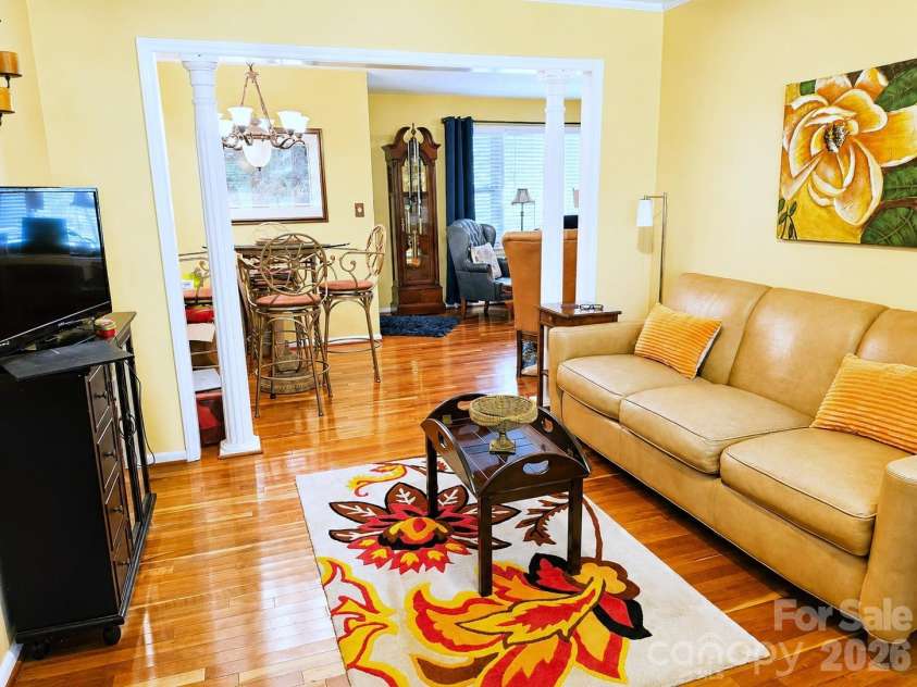 2925 4th Street Drive, Hickory, NC 28601.  MLS# CAR4420149, YatesRealty ID 48954. 