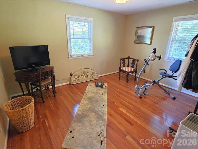 2925 4th Street Drive, Hickory, NC 28601.  MLS# CAR4420149, YatesRealty ID 48954. 