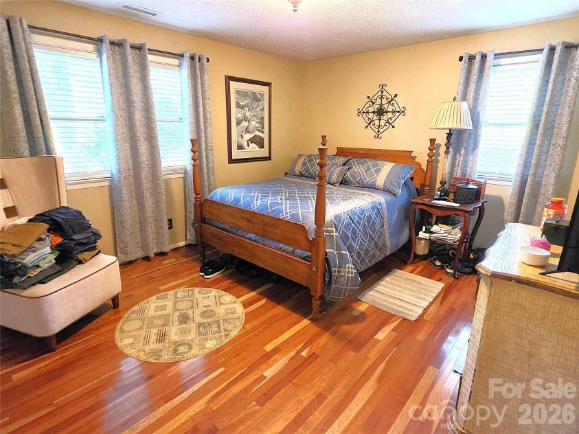 2925 4th Street Drive, Hickory, NC 28601.  MLS# CAR4420149, YatesRealty ID 48954. 
