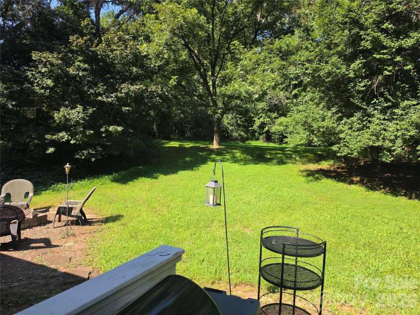 2925 4th Street Drive, Hickory, NC 28601.  MLS# CAR4420149, YatesRealty ID 48954. 