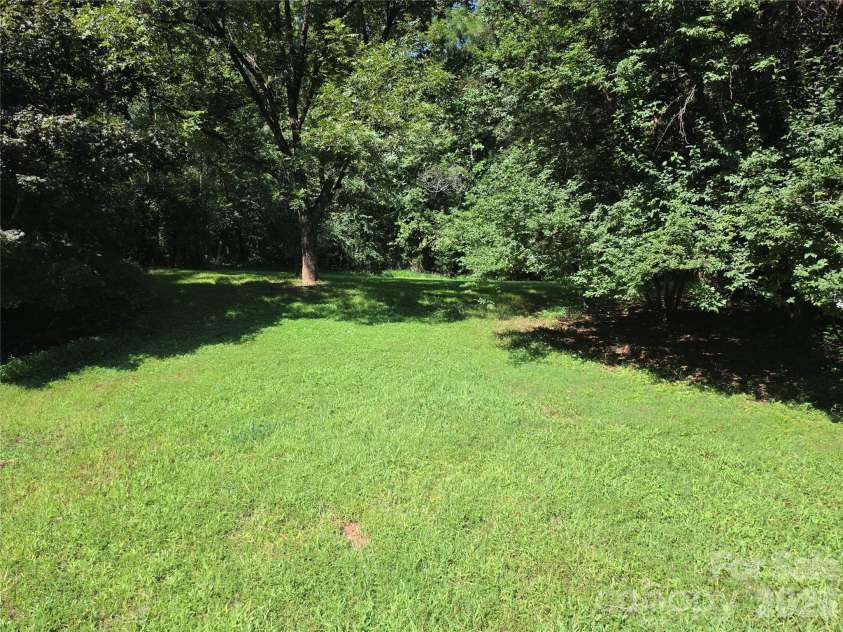 2925 4th Street Drive, Hickory, NC 28601.  MLS# CAR4420149, YatesRealty ID 48954. 