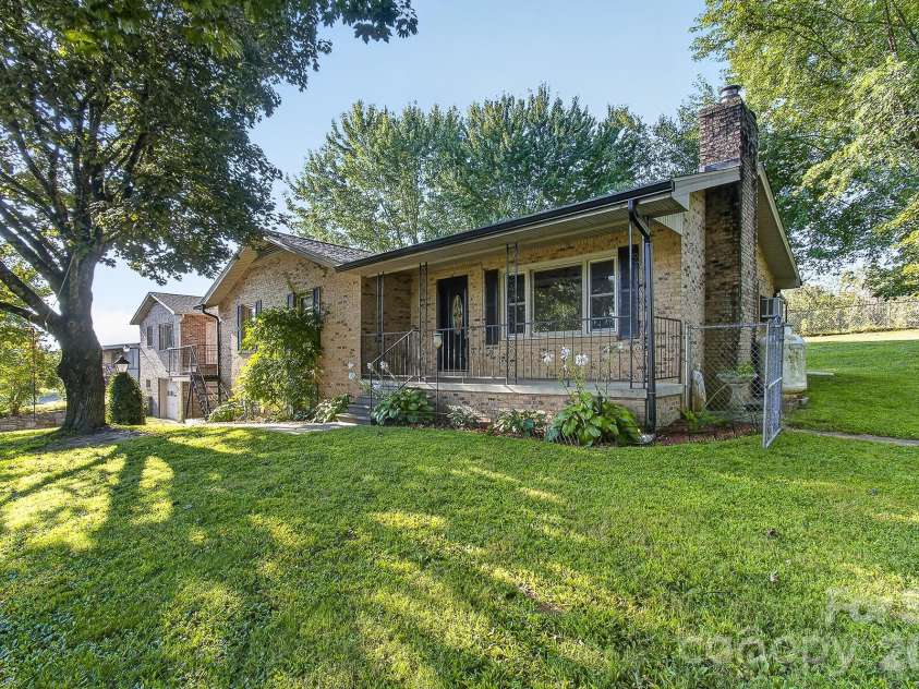 1371 Jackson Loop Road, Flat Rock, NC 28731.  MLS# CAR4420119, YatesRealty ID 48956. 