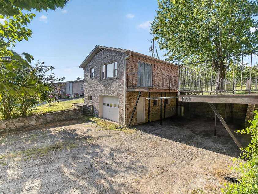 1371 Jackson Loop Road, Flat Rock, NC 28731.  MLS# CAR4420119, YatesRealty ID 48956. 