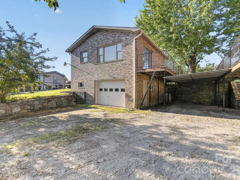 1371 Jackson Loop Road, Flat Rock, NC 28731.  MLS# CAR4420119, YatesRealty ID 48956. 